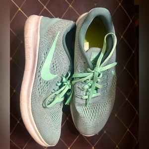 Tiffany Blue Nike running shoes in size 7.5